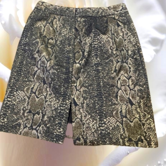 Beautiful! Snake skin pattern, Worthington green ski skirt size 6 - Picture 2 of 3